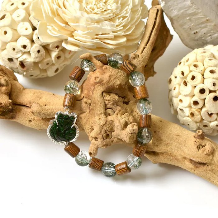 Picture of Mulany MB9001 Agarwood With Fox Charm Healing Bracelet