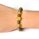 Hình ảnh Vòng Tay MB9004 Trầm Hương Với Charm Mạ Vàng