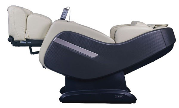 zero gravity recline of Titan OS-Pro Summit massage chair