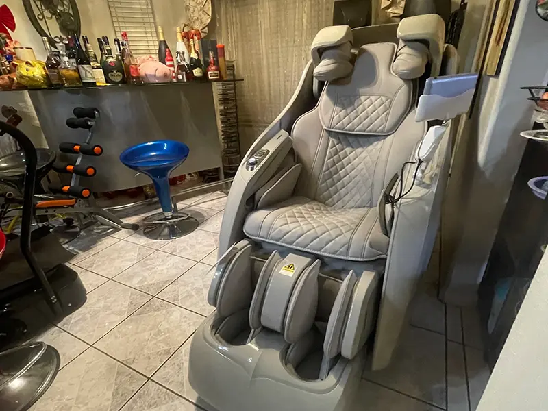 Massage chair photo uploaded by Google reviewer Hoang Tran