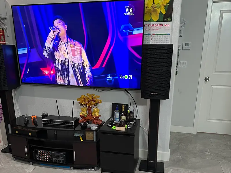 Hình karaoke do khách hàng Raymond Nguyen đăng trong Google Review