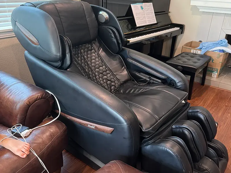 Massage chair photo uploaded by Google reviewer Tuyen Nguyen