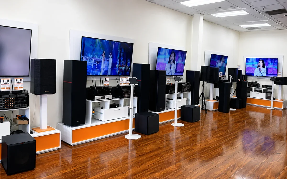 Tittac karaoke showroom setup for customers comparing karaoke systems